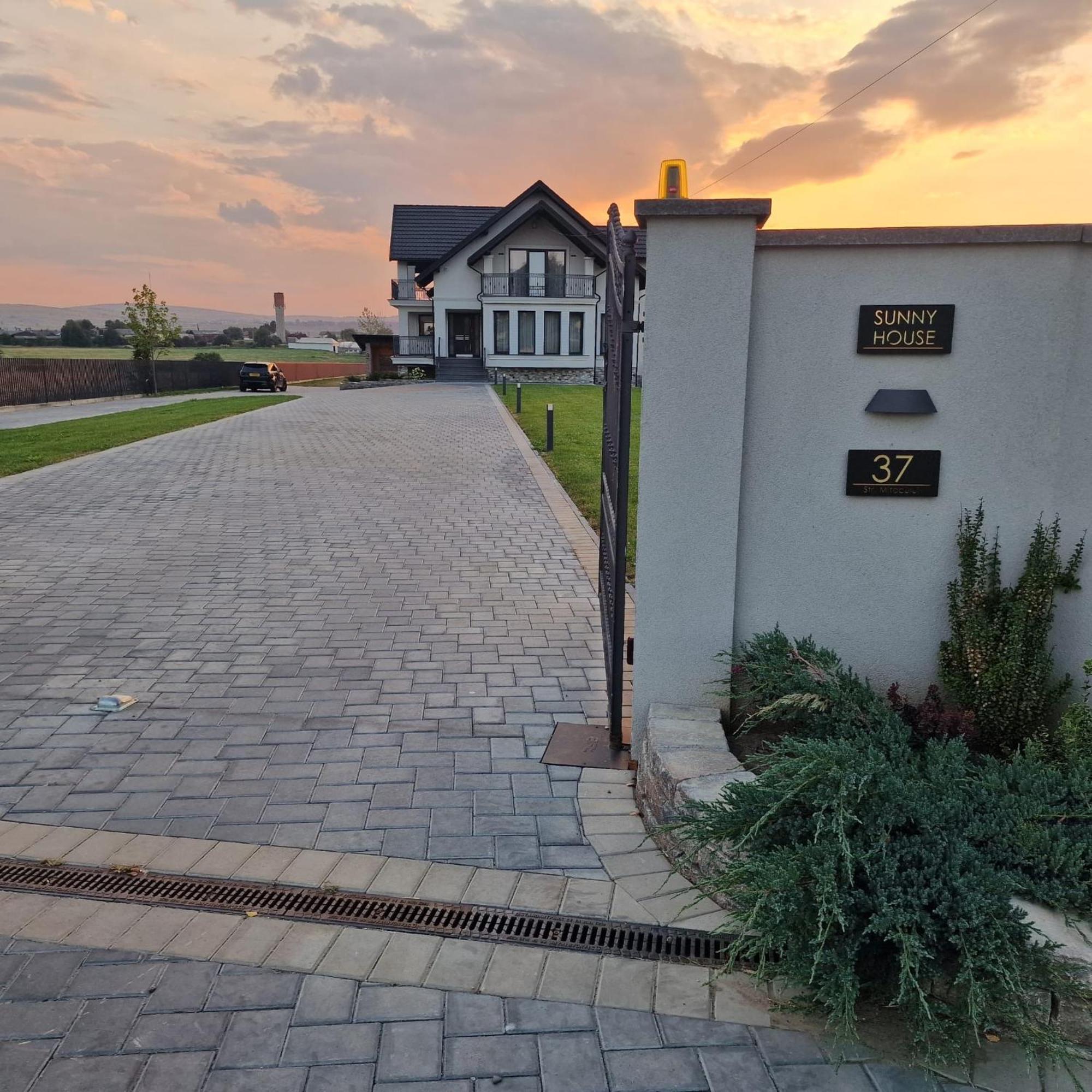Sunny House Suceava Exterior foto