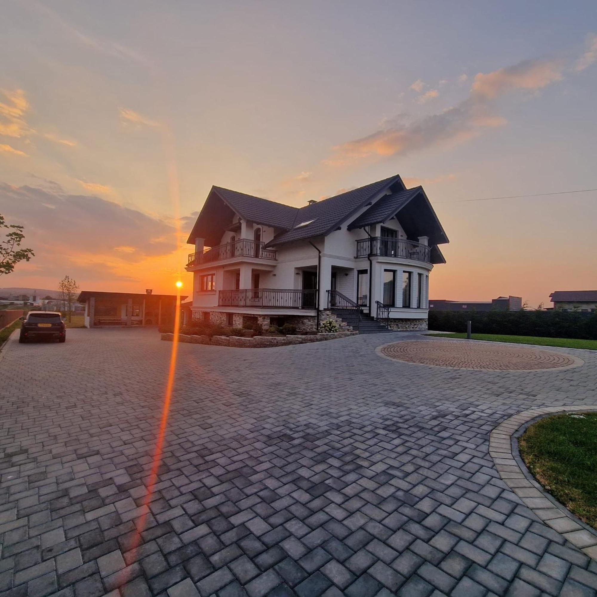 Sunny House Suceava Exterior foto